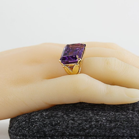 Vintage 14k Yellow Gold Emerald-cut Amethyst Cocktail Ring - Picture 7 of 8